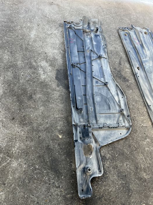 Scut lateral scut stanga dreapta lateral sub masina pt passat b8