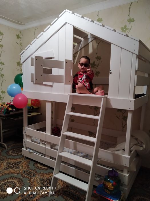 Продам 2-х ярусную кровать.