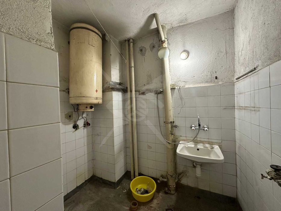 Дава се под наем Тристаен апартамент в Пловдив, Каменица 1 - 100 кв.м за 175000 € - Снимка #2