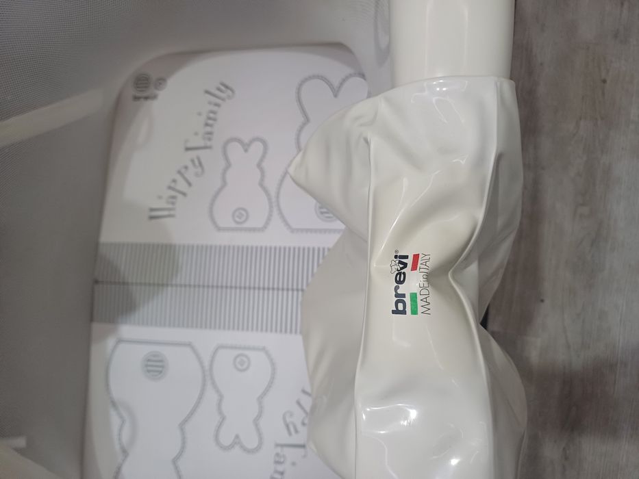 Продаётся фирменный манеж brevi