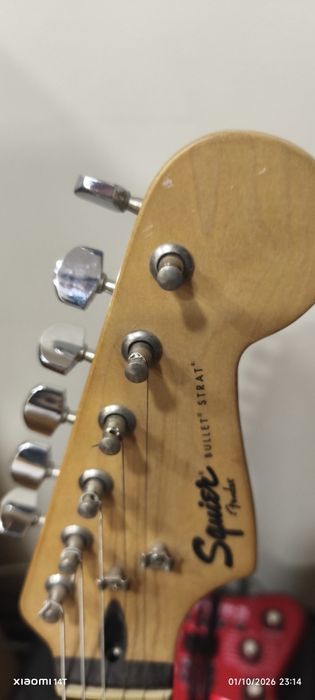 Продавам електрическа китара fender squire (stratocaster)