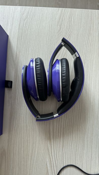 Наушники Beats.