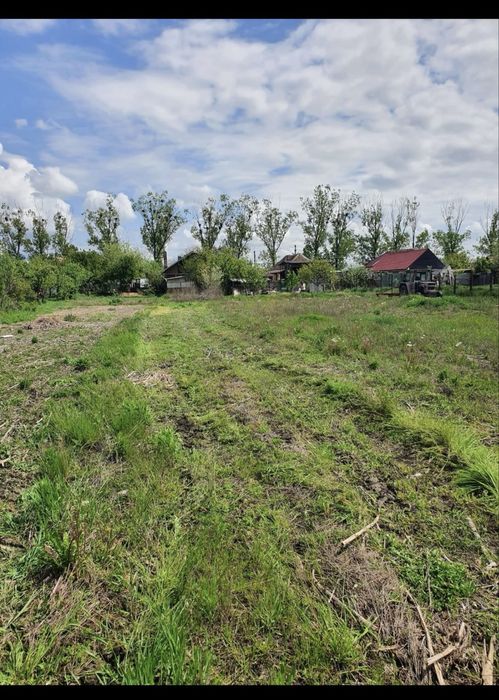 Vând teren intravilan