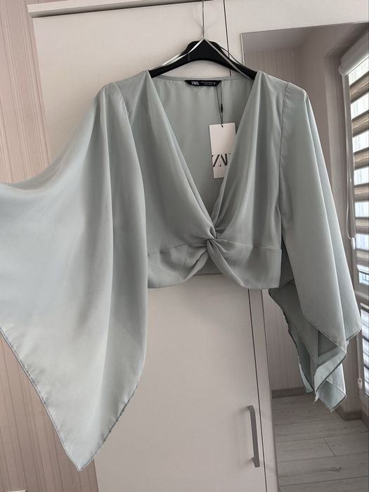 Zara блуза – цвят мента, ефектни дълги ръкави