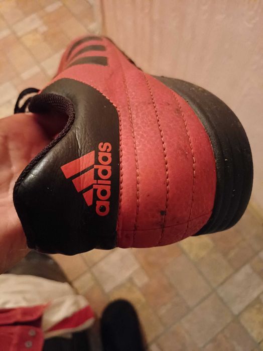 футболни обувки adidas