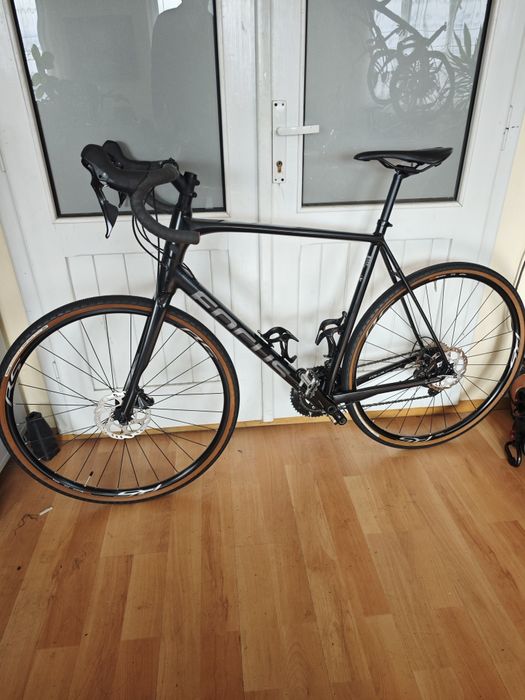 Bicicleta gravel Focus Paralane