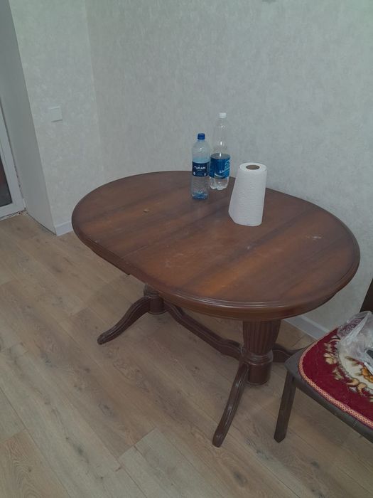 Продам стол дубовый