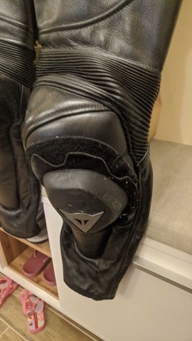 Дамска Dainese екипировка, размер 42, Подарък HJC RPHA 11, matt black