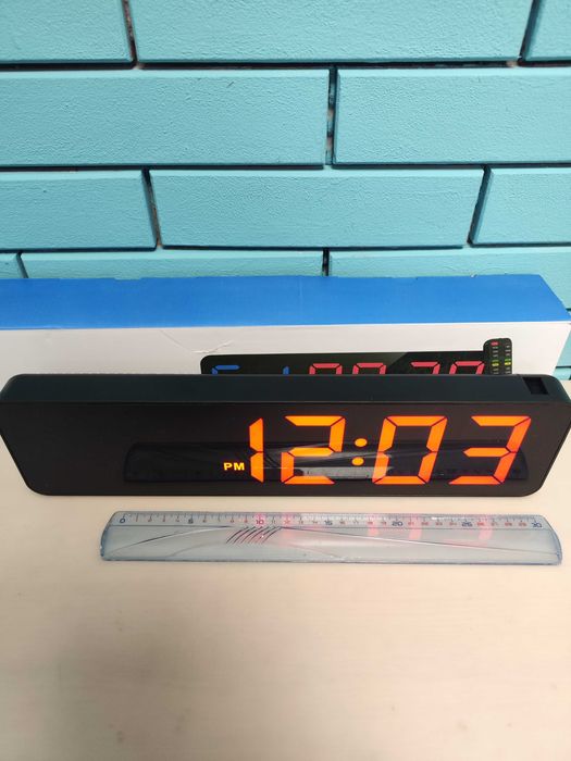 Gym Timer 15" – Дигитален LED стенен часовник с таймер и дистанционно