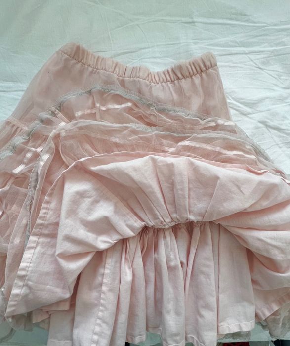 Детска бледо розова пола на волани