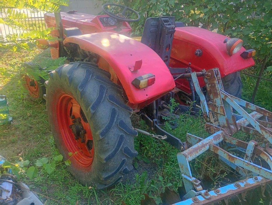 Vând tractor utb445