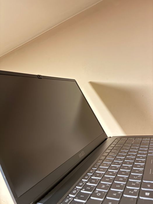 Лаптоп MSI modern 15