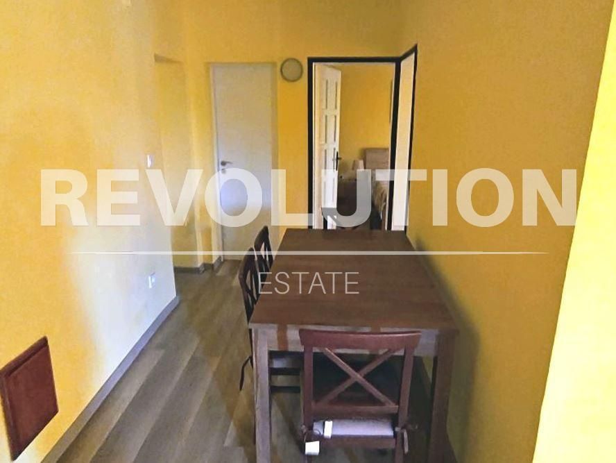 Тристаен апартамент в района на м-т Траката!