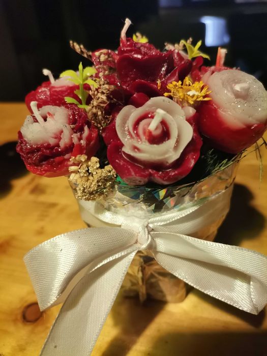 Изработка на букети от ароматни  соеви свещи, различни цветове