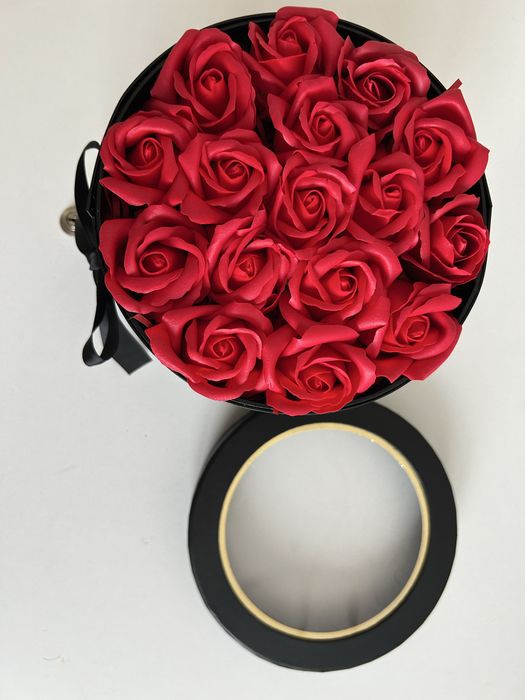 Цветы и сладости подарка