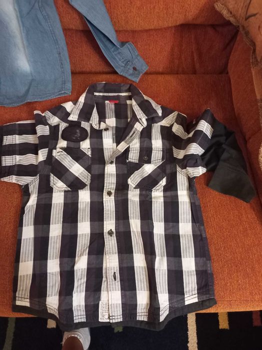 Продавам тениски и  бермуди за момче