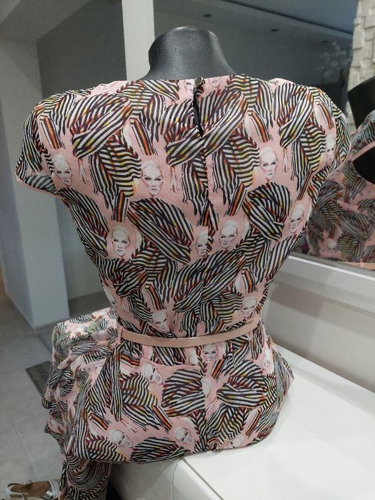 Нежна рокля в розов цвят