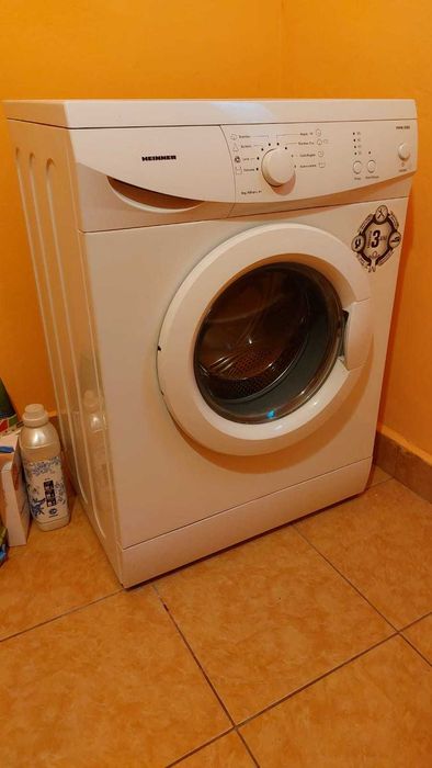 Închiriez o cameră într-un apartament cu 3 camere