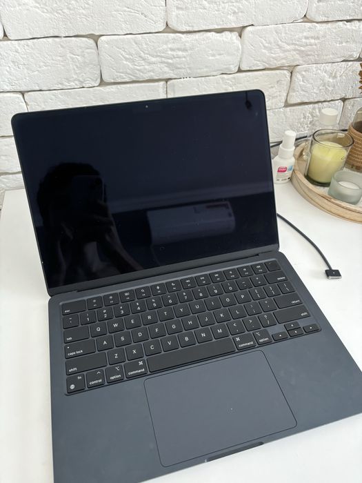 Продам Макбук эир м2/512 гб/ В отличном состоянии