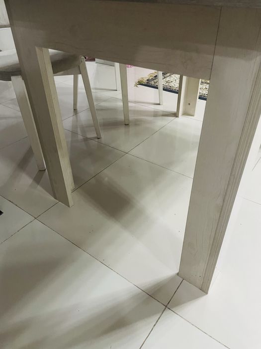 Кухлнный стол со стульями