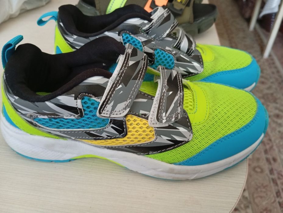 Летние кроссовки 34 размера