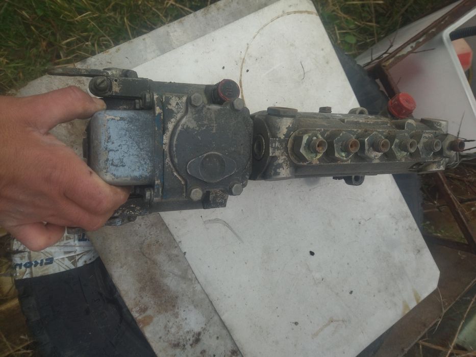 Нафтова помпа за селско стопанска техника