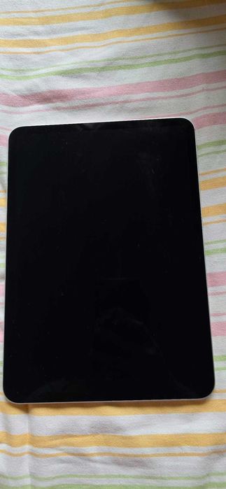 Продавам iPad Pro 11" 256GB (5-то поколение) + Apple Pencil Pro и зарядно