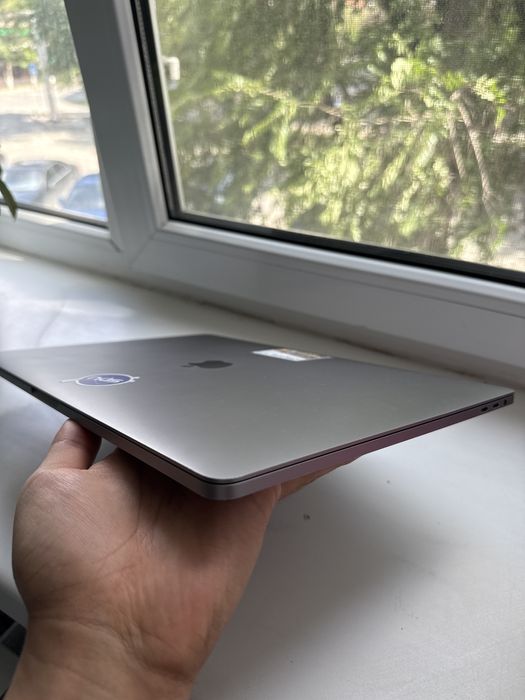 Срочно macbook  pro 15 i7 16gb озу radeon 4gb retina