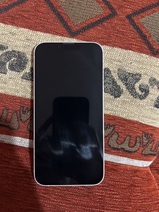 Айфон 13 в хорошем состаянии