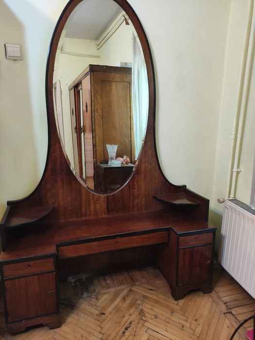 Vânzare mobilier vechi