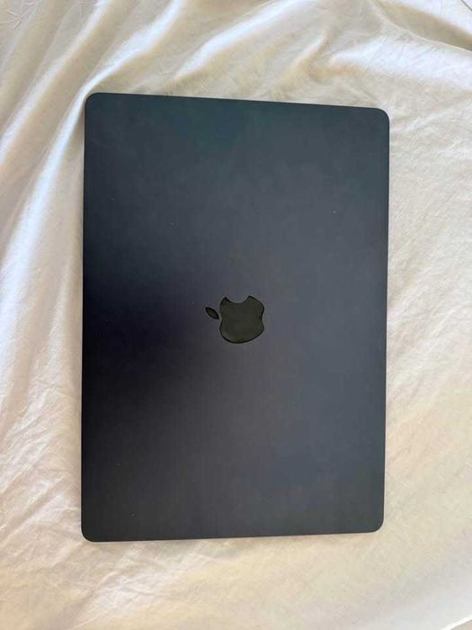 MacBook Air 15” M2 - 8GB, 256 GB SSD, Midnight
