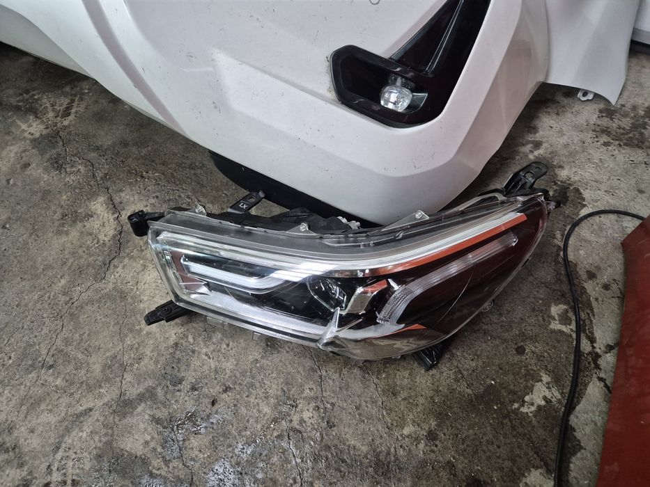 Fata completa/Bot complet Toyota Hilux Invincible 2016-2024