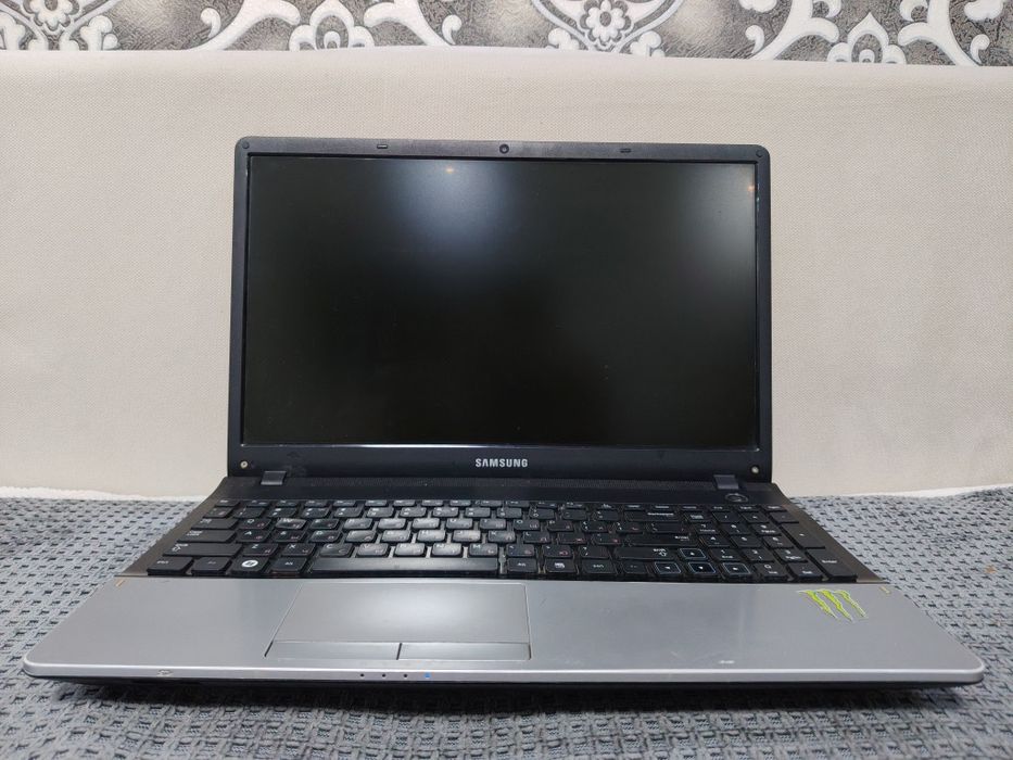 Ноутбук Самсунг в комплекте