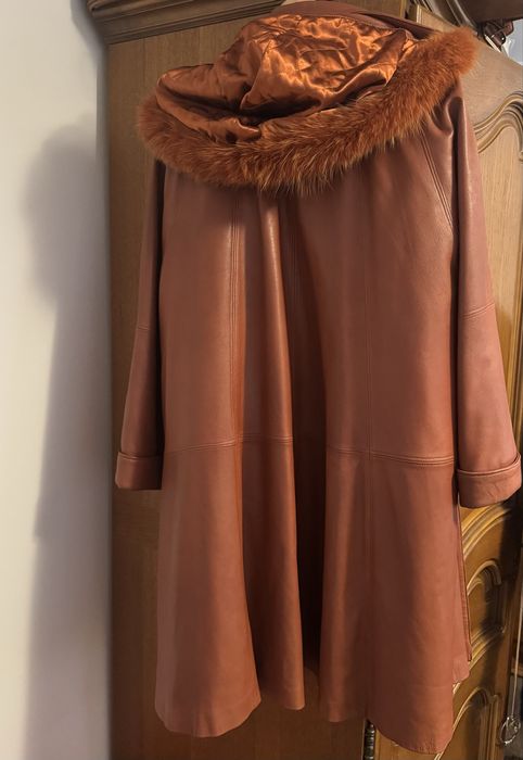 Vand haina piele naturala eleganta matlasata cu blana naturala