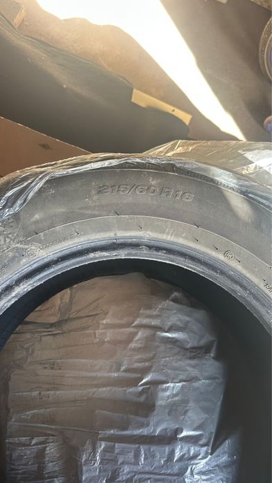 Продам шиповенные резины. Размер  215/60R16 почти но
