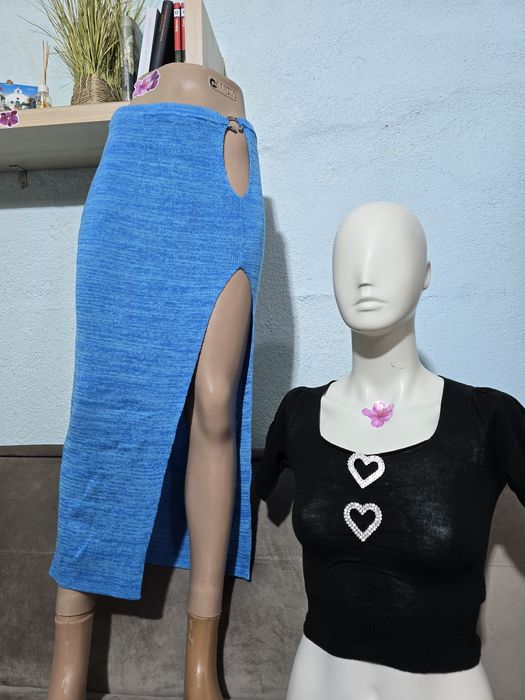 Fusta dama trendy mulata cu crapatura pe picior