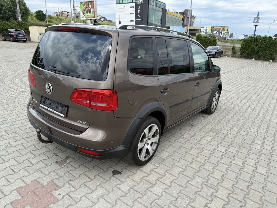 VOLKSWAGEN Touran 2011 — imagine 4