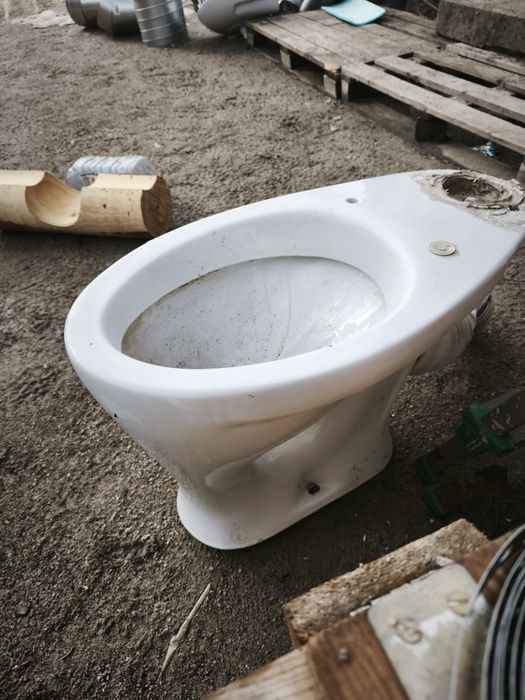 Унитаз продам. Целый за 5 тыс тг