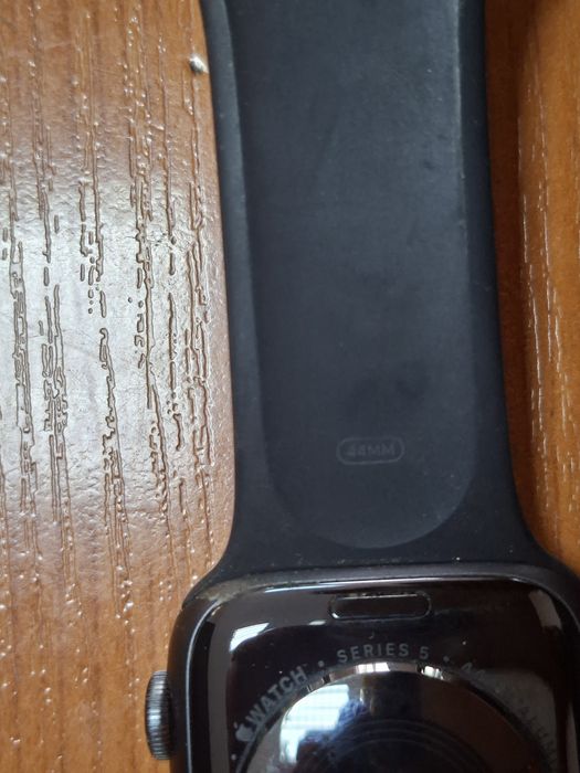 Продавам часовник  Apple watch series 5