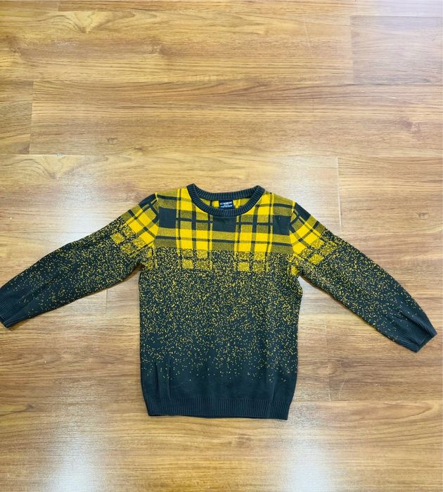 Продам кофты на малчика 6,7 лет