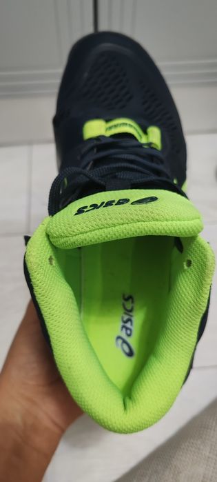 Кроссовка волейбольный