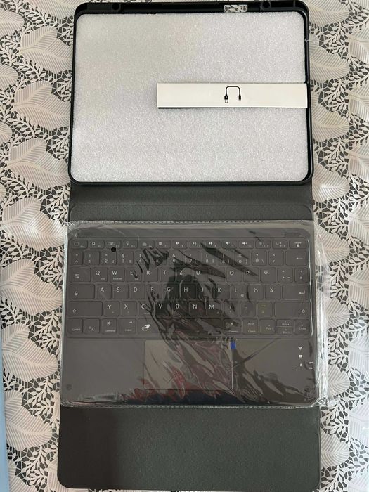 Husă Tastatură Vobafe iPad Pro 13" (M4, 2024/2025) – NOUĂ