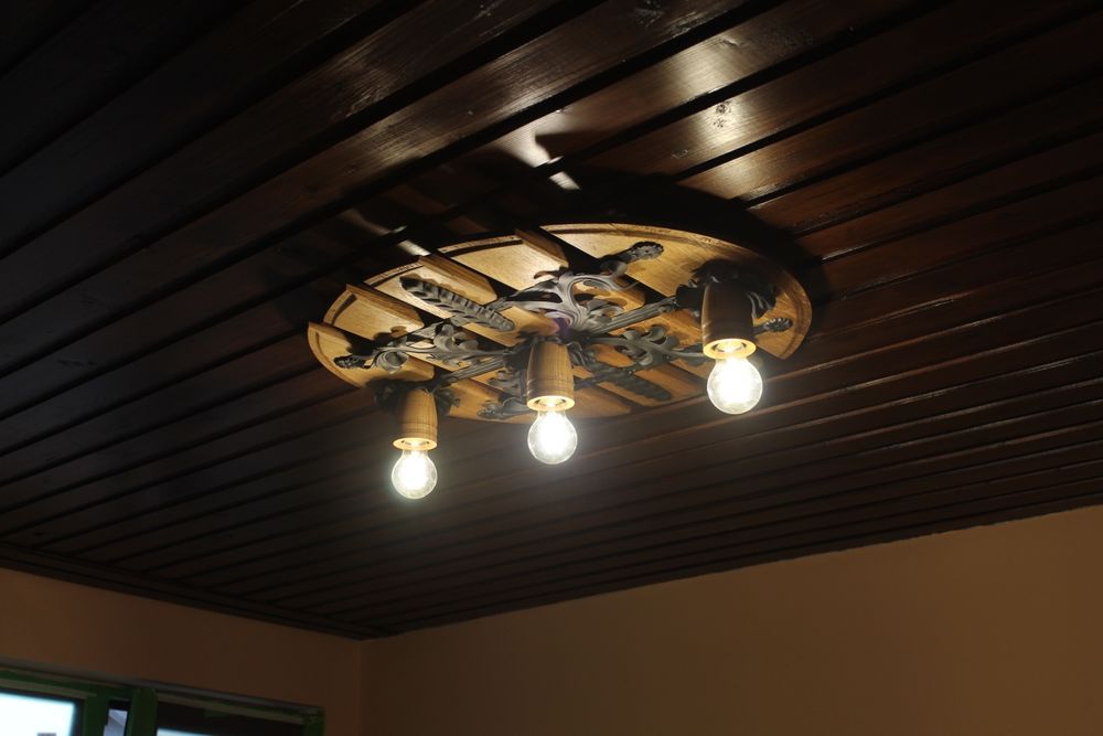 Абажур от дъно на дъбово буре.