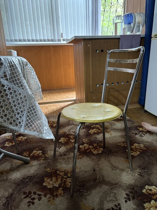 Продам стулья со столом