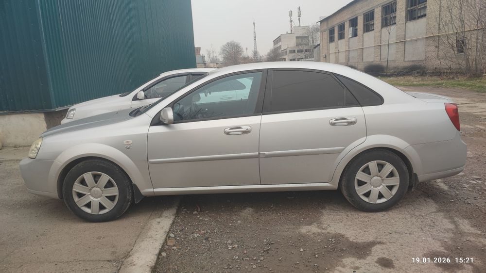 Автомобиль лачетти