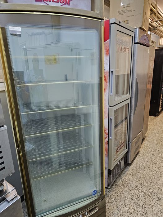 Плюсова витрина с стъкло 1000лв