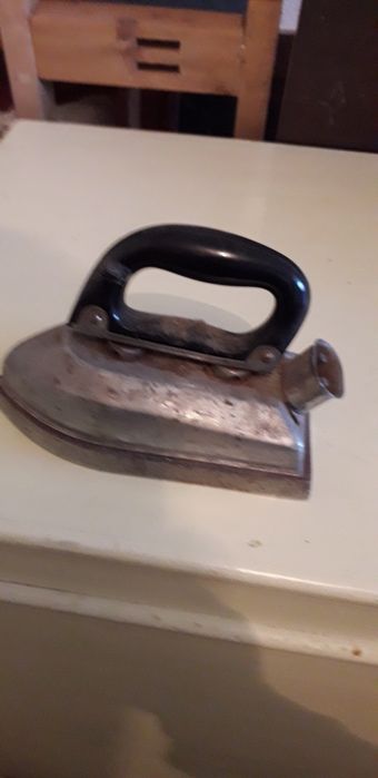 Ретро електрическа ютия