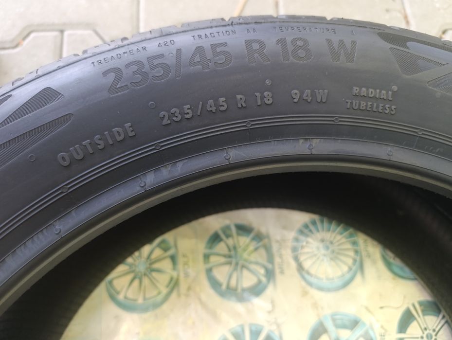 O anvelopă de vara nouă 235 45 18 Continental dot 2020