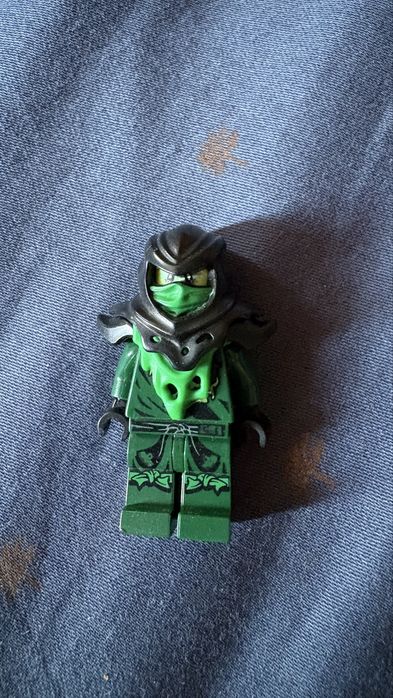 Vand figurina possesed lloyd