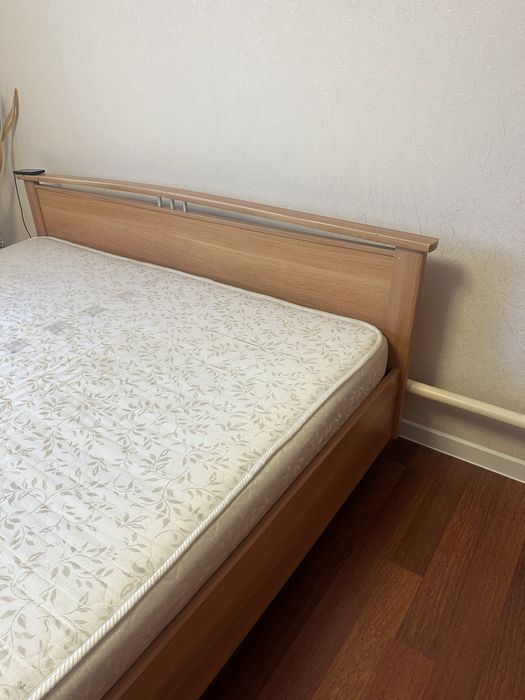 Продам спальный гарнитур